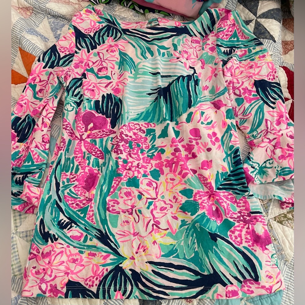 Lilly Pulitzer mid sleeve cow neck top Size Extra Small